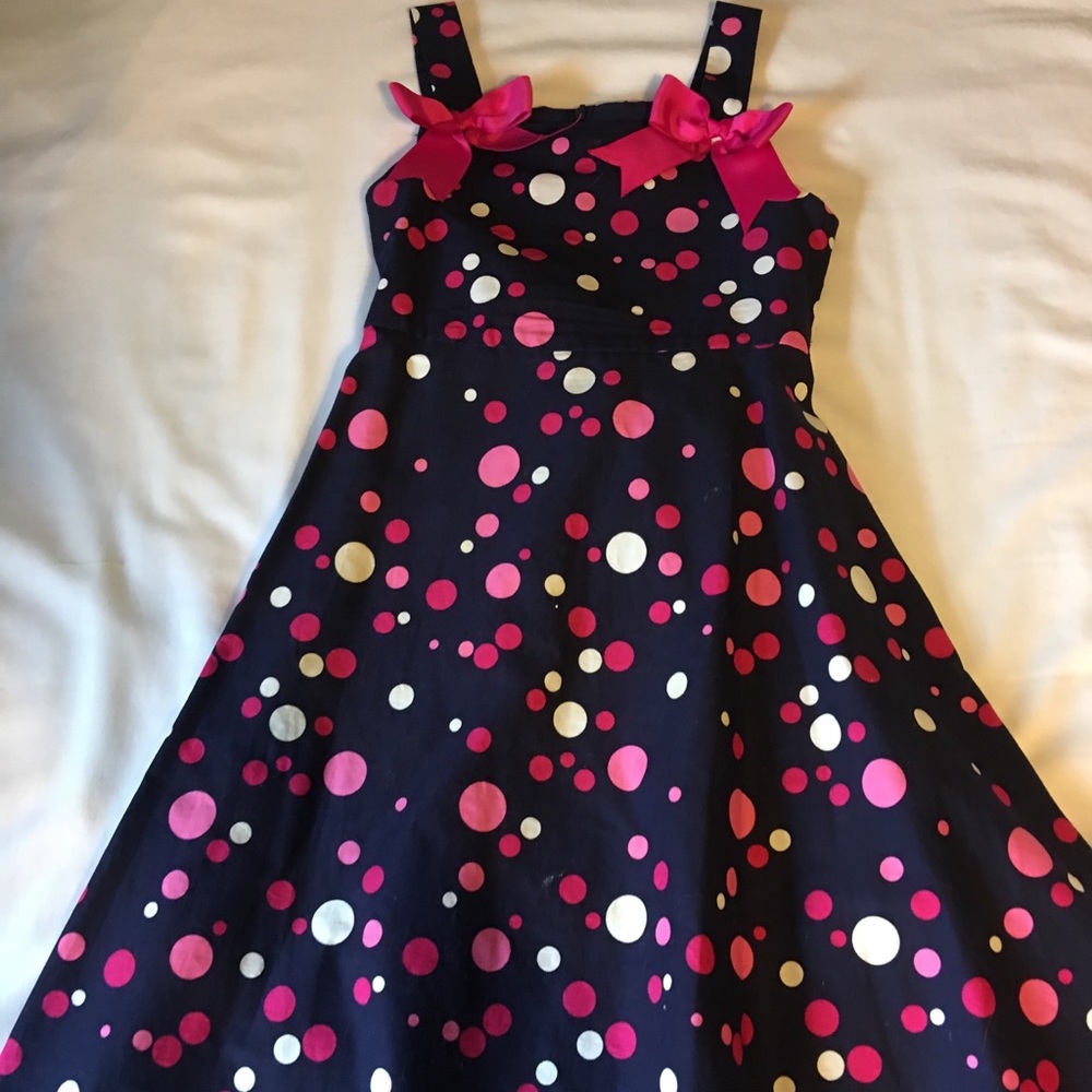 Girls dress w/ polka dots!
